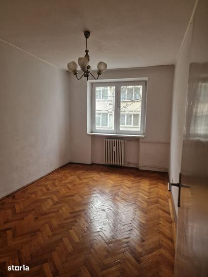 Apartament cu 3 camere decomandat în George Enescu