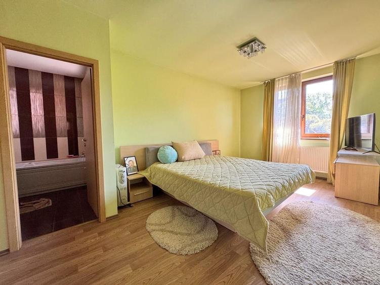 Casă individuală cu 7 camere cu Canalizare în Mehala