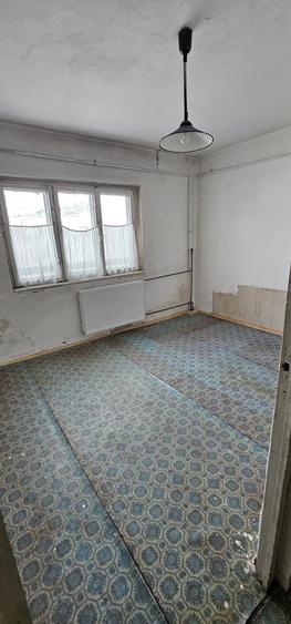 Apartament cu 2 camere semidecomandat în 9 Mai