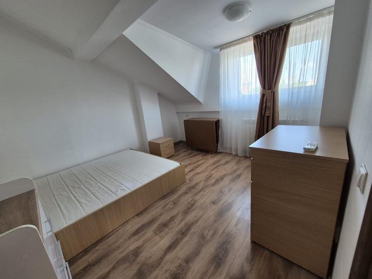 Apartament cu 4 camere semidecomandat în Fundeni