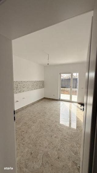 Casă cu 4 camere semidecomandat cu Teren 400 Mp în Miroslava