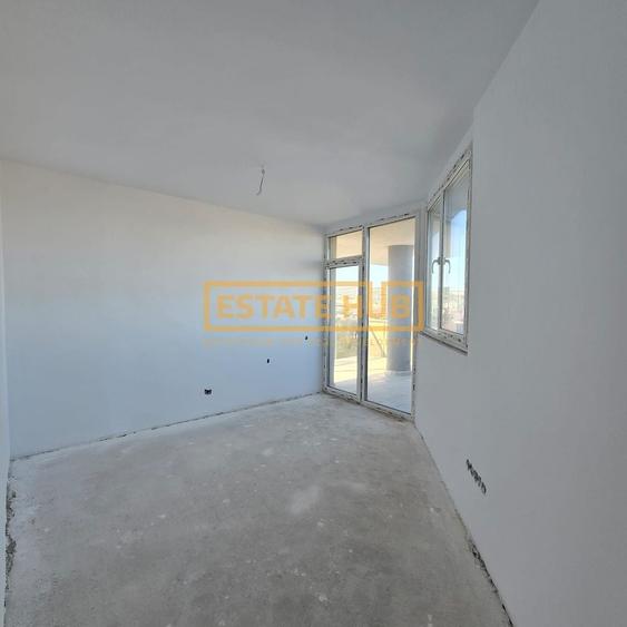 Apartament cu 3 camere semidecomandat în Între Lacuri