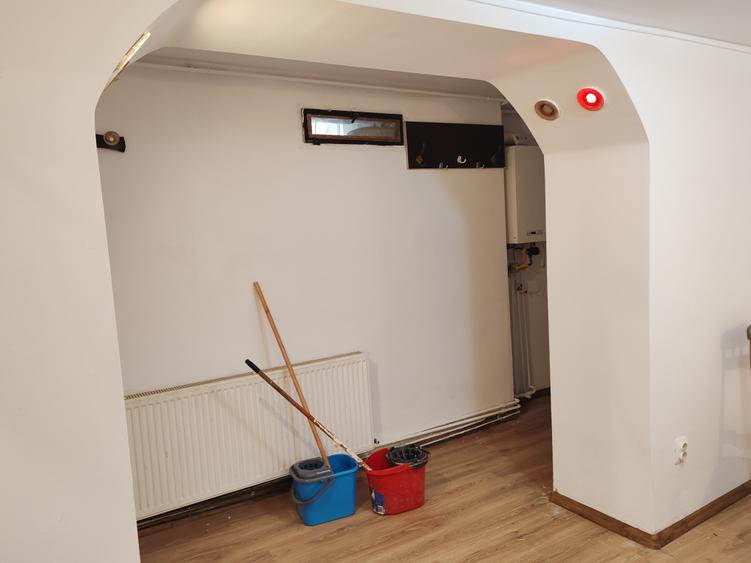 Apartament cu 4 camere decomandat în Central