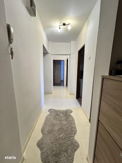 Apartament cu 3 camere decomandat, mobilat în Titan