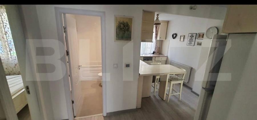 Apartament cu 3 camere semidecomandat în Central