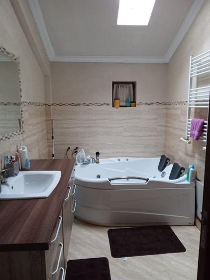 Apartament cu 3 camere în Cug