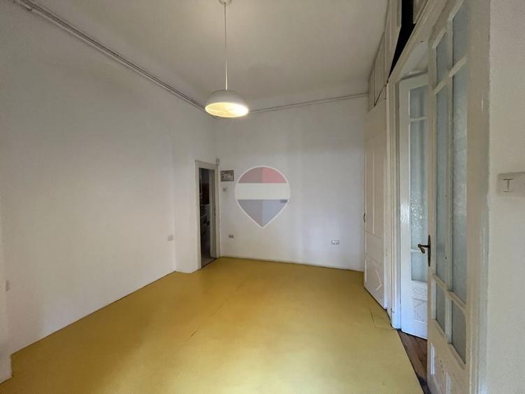 Apartament cu 4 camere circular în Dacia