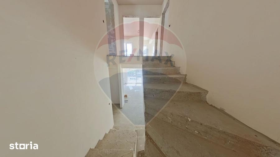 Casă cu 5 camere cu Teren 227 Mp în Central