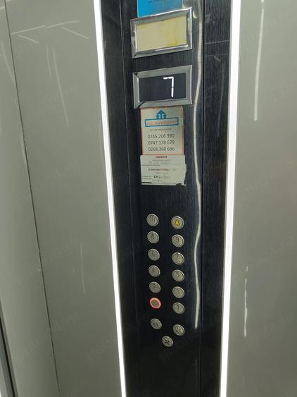 Apartament cu 3 camere decomandat în Astra