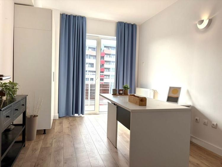 Apartament cu 5 camere semidecomandat, mobilat în Bună Ziua