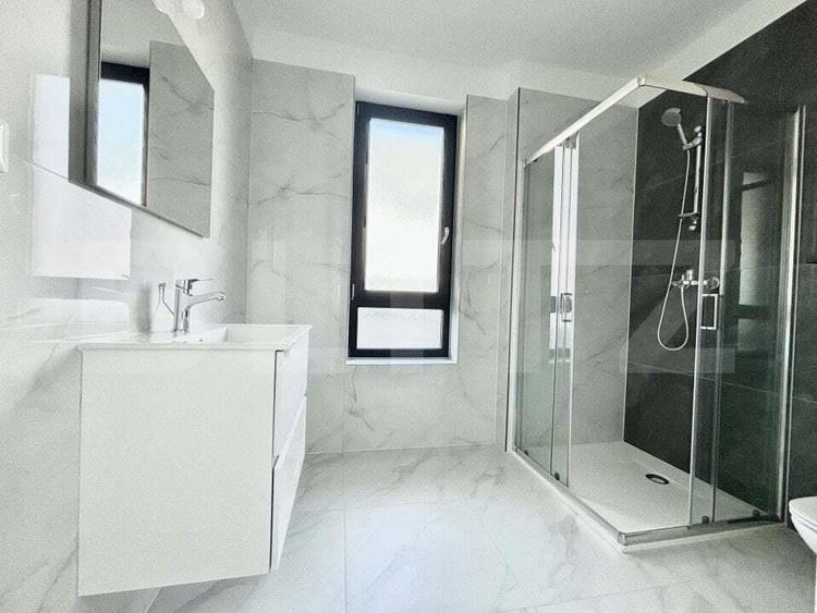 Apartament cu 3 camere decomandat în Torontalului
