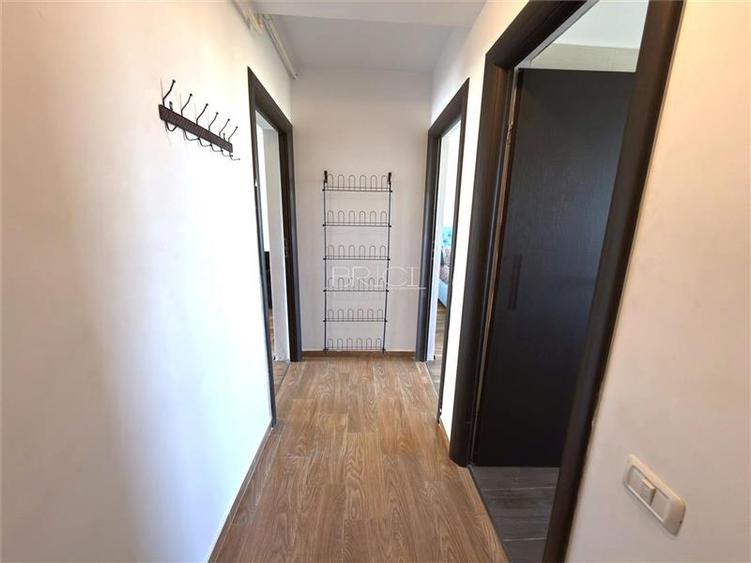 Apartament cu 2 camere semidecomandat în Tractorul