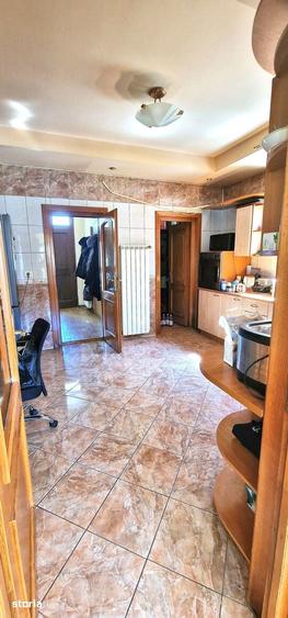 Casă cu 5 camere cu Teren 405 Mp în Coiciu