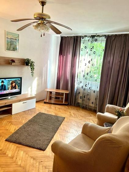Apartament cu 3 camere decomandat în Berceni