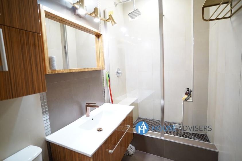 Apartament cu 3 camere, mobilat în Romană
