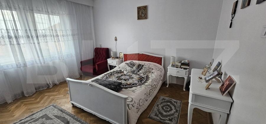 Casă individuală cu 4 camere cu Canalizare în Hunedoara