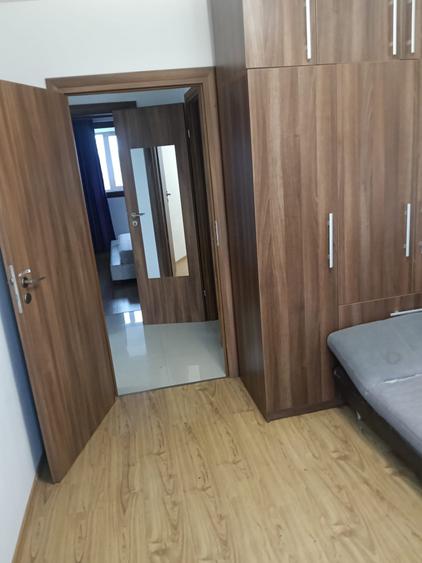 Apartament cu 3 camere semidecomandat, mobilat în Titan