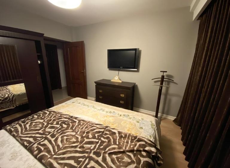 Apartament cu 3 camere decomandat, mobilat în Ultracentral