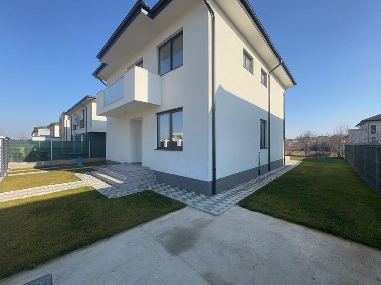 Casă individuală cu 5 camere cu Canalizare în Central