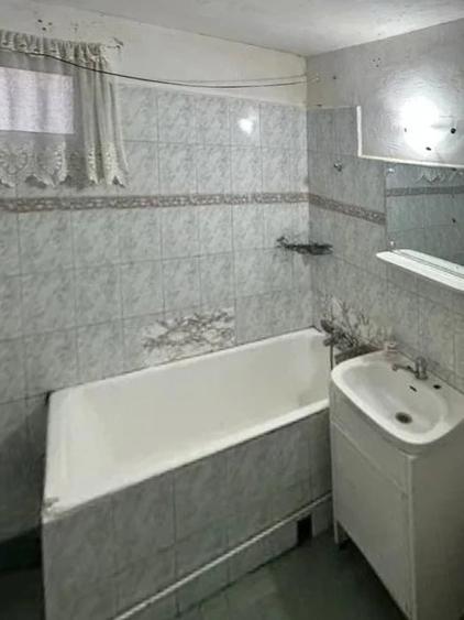 Apartament cu 3 camere semidecomandat în Tractorul