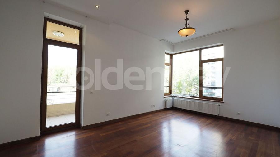 Apartament cu 4 camere decomandat în Barbu Văcărescu