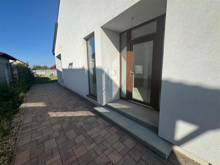 Duplex cu 5 camere cu Teren 340 Mp în Moșnița Nouă