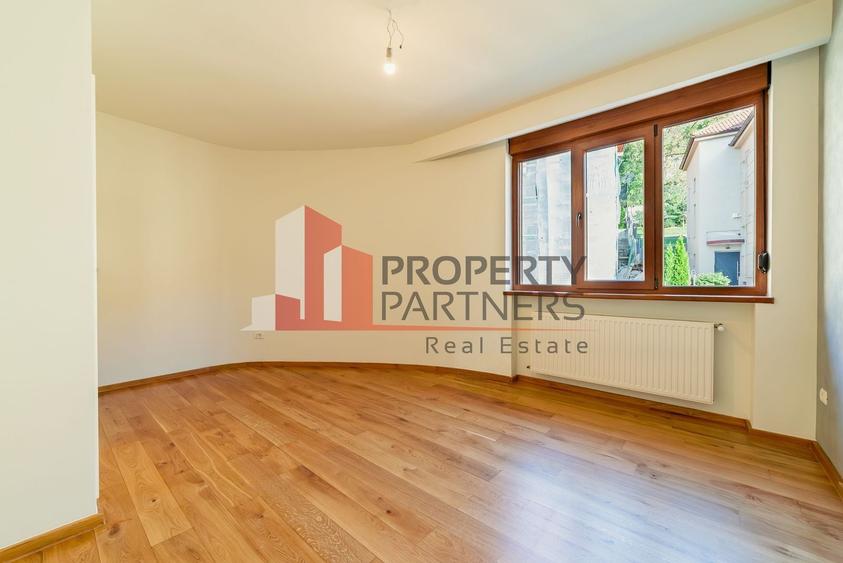 Apartament cu 4 camere decomandat în Central