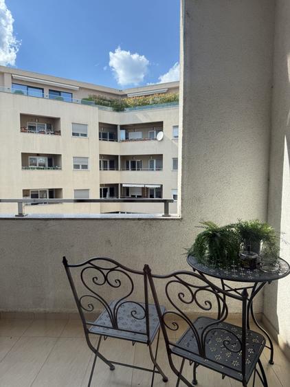Apartament cu 3 camere semidecomandat, mobilat în Unirii