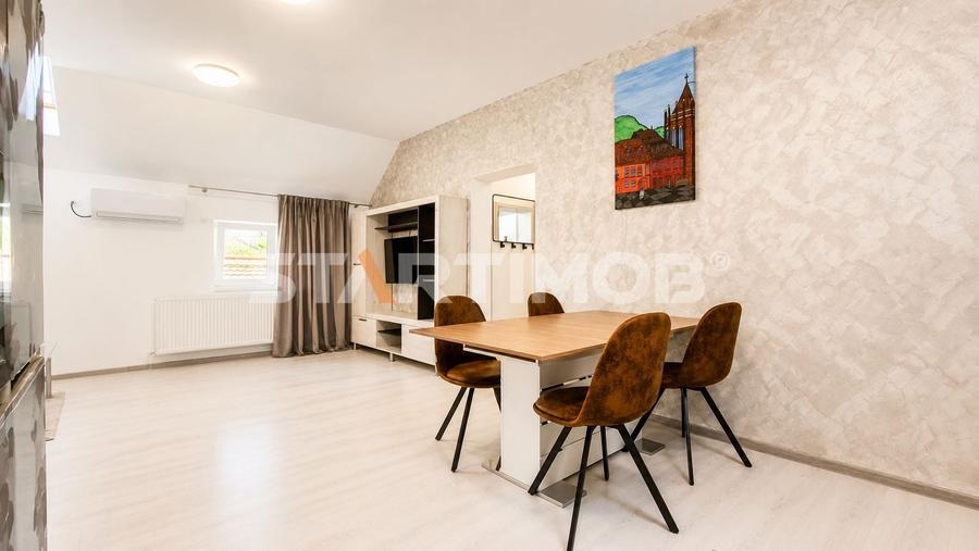 Apartament cu 3 camere decomandat, mobilat în Blumăna