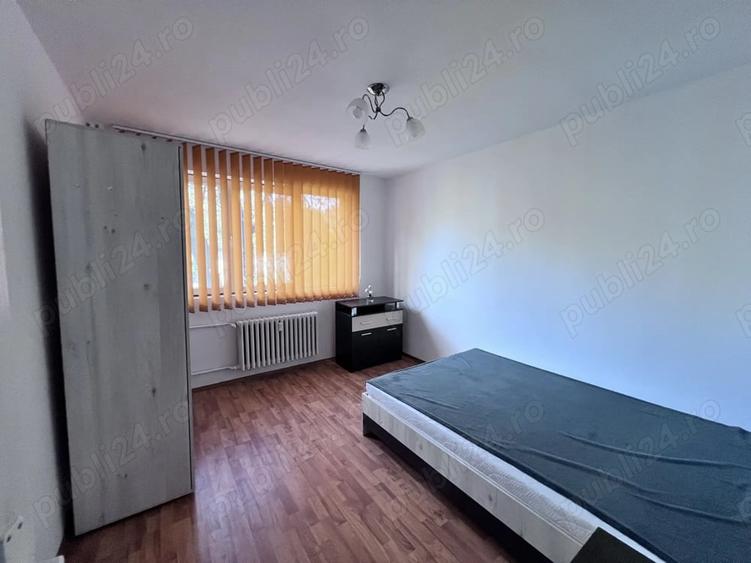 Apartament cu 3 camere semidecomandat în Crângași