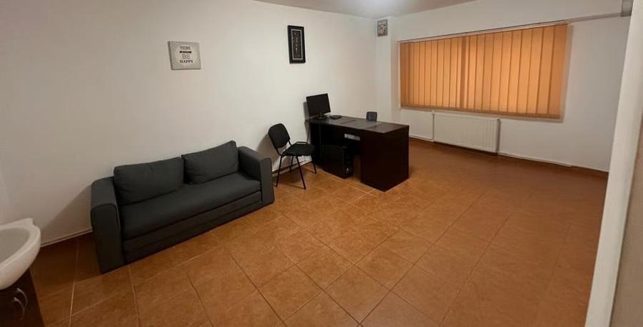 Apartament cu 4 camere decomandat în E3