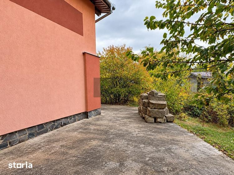 Casă cu 5 camere cu Teren 1895 Mp în Hărman