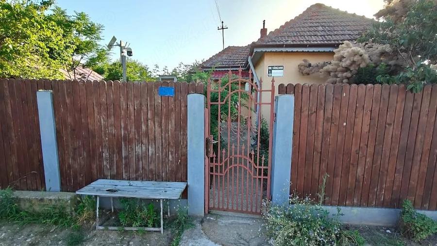 Casă cu 4 camere cu Teren 607 Mp în Central