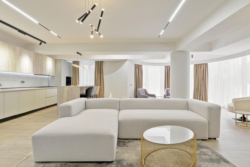 Apartament cu 3 camere semidecomandat, mobilat în Herăstrău
