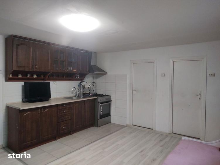 Casă cu 4 camere cu Canalizare în Central
