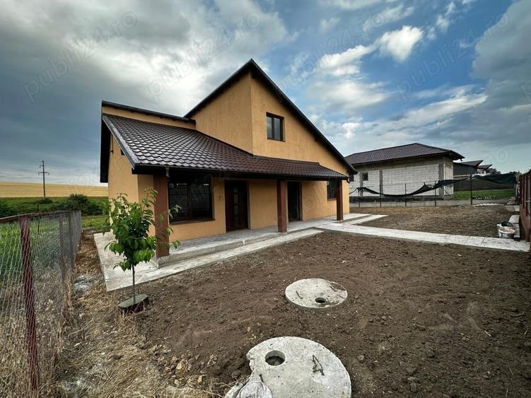 Casă cu 5 camere în Șendreni
