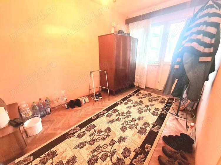 Apartament cu 3 camere semidecomandat în Viziru 1