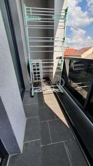 Apartament cu 3 camere semidecomandat, mobilat în Dâmbul Rotund