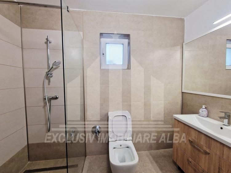Casă individuală cu 4 camere cu Canalizare în Central