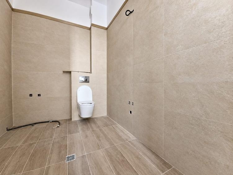 Casă cu 16 camere cu Teren 665 Mp în Universitate