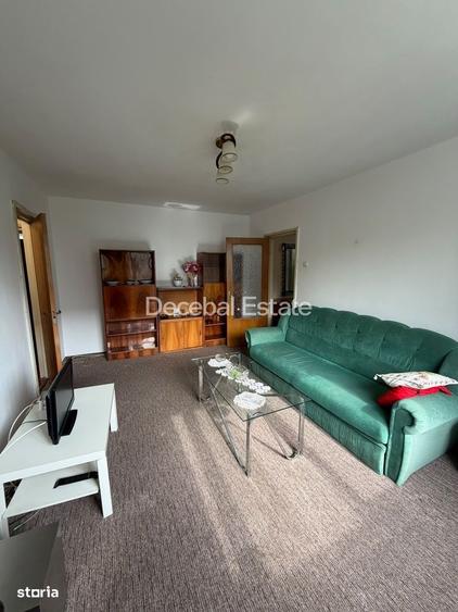 Apartament cu 3 camere semidecomandat în 1 Decembrie 1918