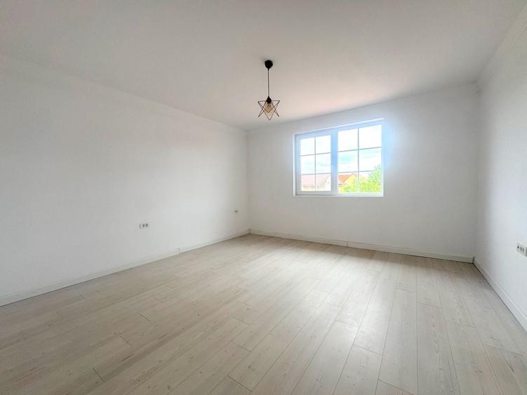 Duplex cu 4 camere cu Canalizare în Moșnița Nouă