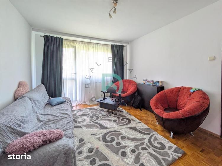 Apartament cu 3 camere semidecomandat, mobilat în Astra