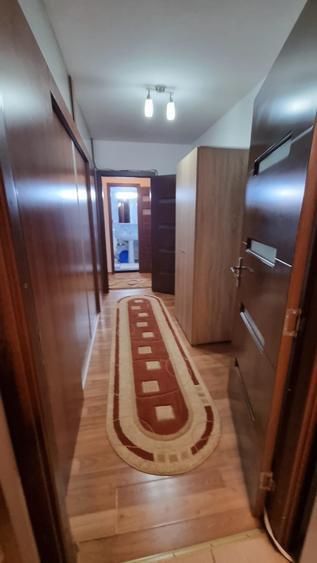 Apartament cu 3 camere decomandat în Berceni