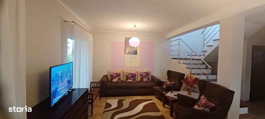 Casă cu 4 camere în Săbăreni