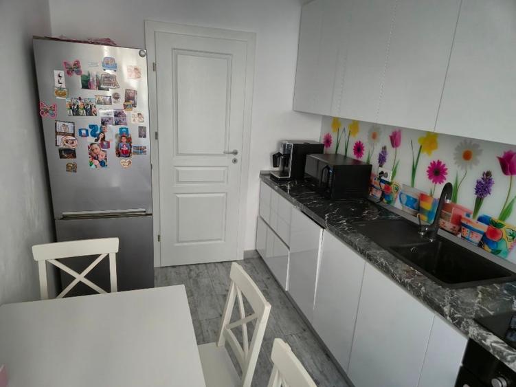 Apartament cu 2 camere decomandat, mobilat în Central