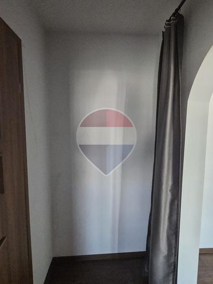 Apartament cu 2 camere semidecomandat, mobilat în Progresul