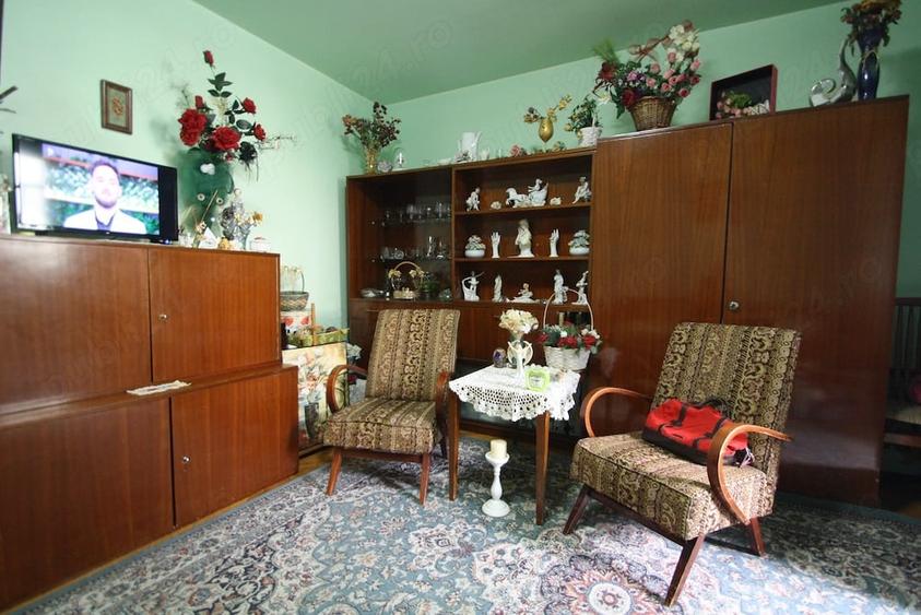 Apartament cu 3 camere decomandat în Girocului