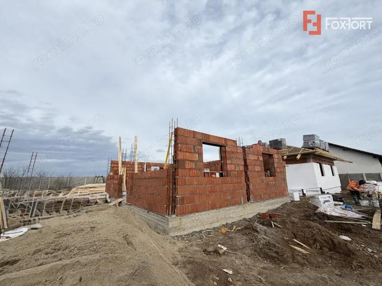 Casă cu 3 camere cu Teren 330 Mp în Sânandrei