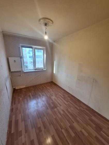 Apartament cu 3 camere semidecomandat în Tomis Nord